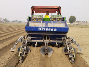 36 4 Line Double Bed Automatic Potato Planter With Fertilizer Unit